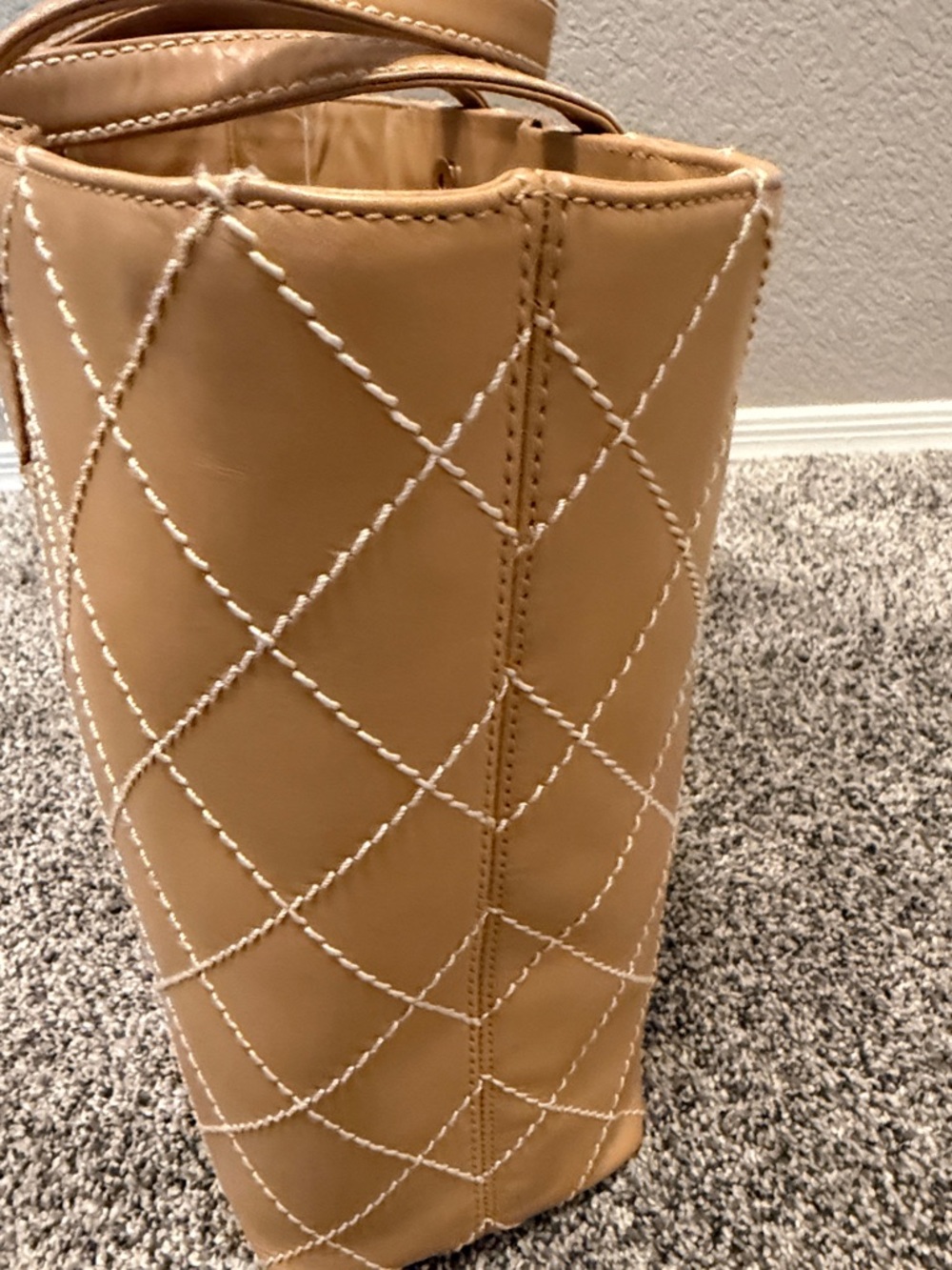 CHANEL Beige Quilted Tote - Picture 4 of 9